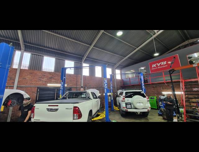 600M² WAREHOUSE FOR SALE IN KRUGERSDORP CENTRAL